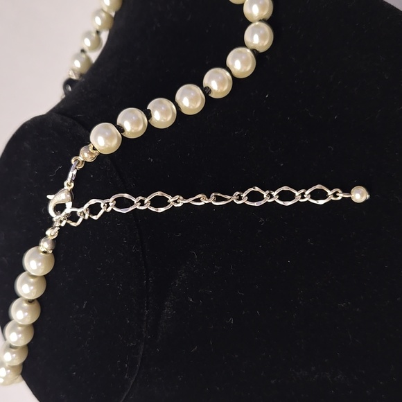 🌷3/$25 Elegant Faux Pearl and Onyx Necklace - Picture 5 of 6